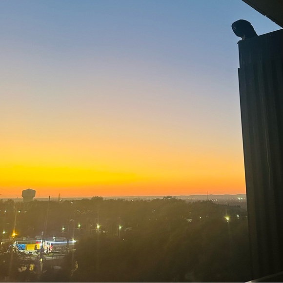 Meet your Posher, CookieBar - Picture 2 of 2